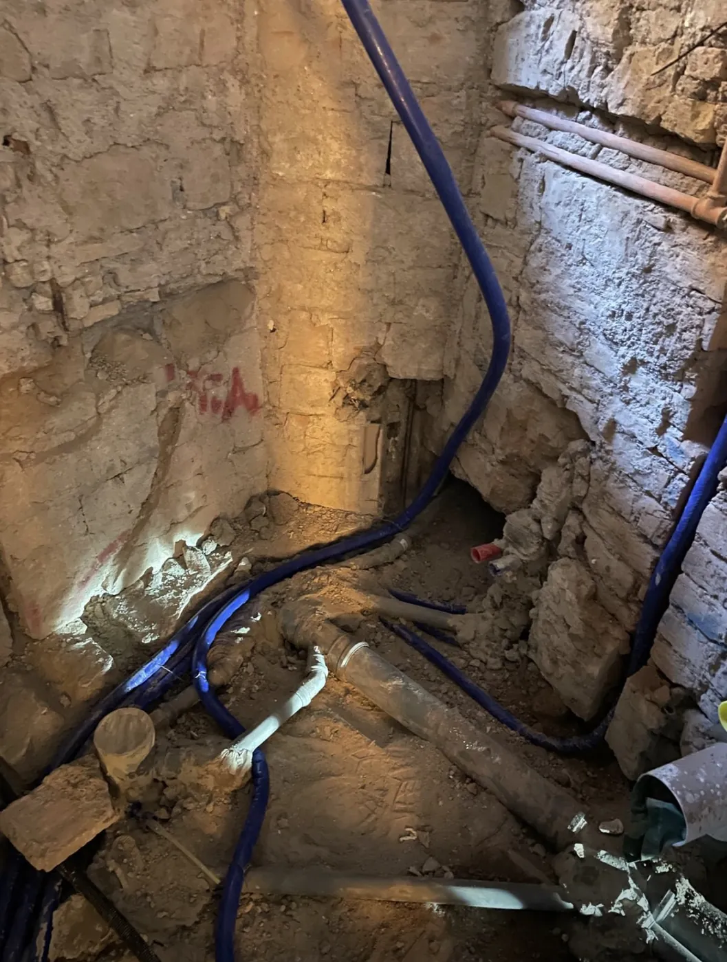 Ristrutturazione di un bagno piccolo a Roma Porta Pia, durante i lavori